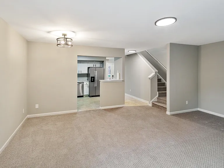 1320 E Arnold St — Photo 5