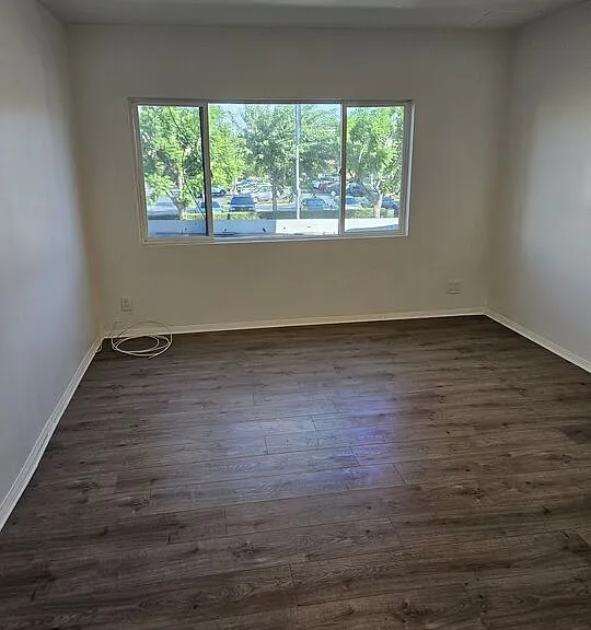 4531 Van Nuys Blvd — Photo 7