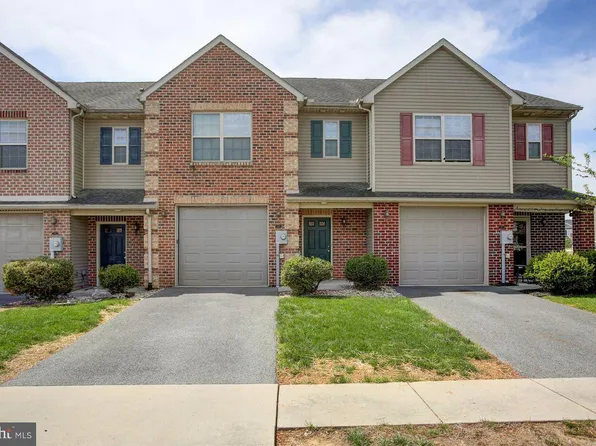 215 Merriweather Dr, Chambersburg, PA 17201