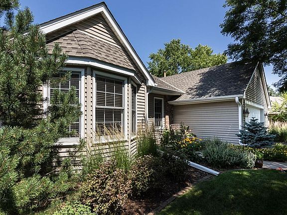 3rd image of 591 Worchester Cir
