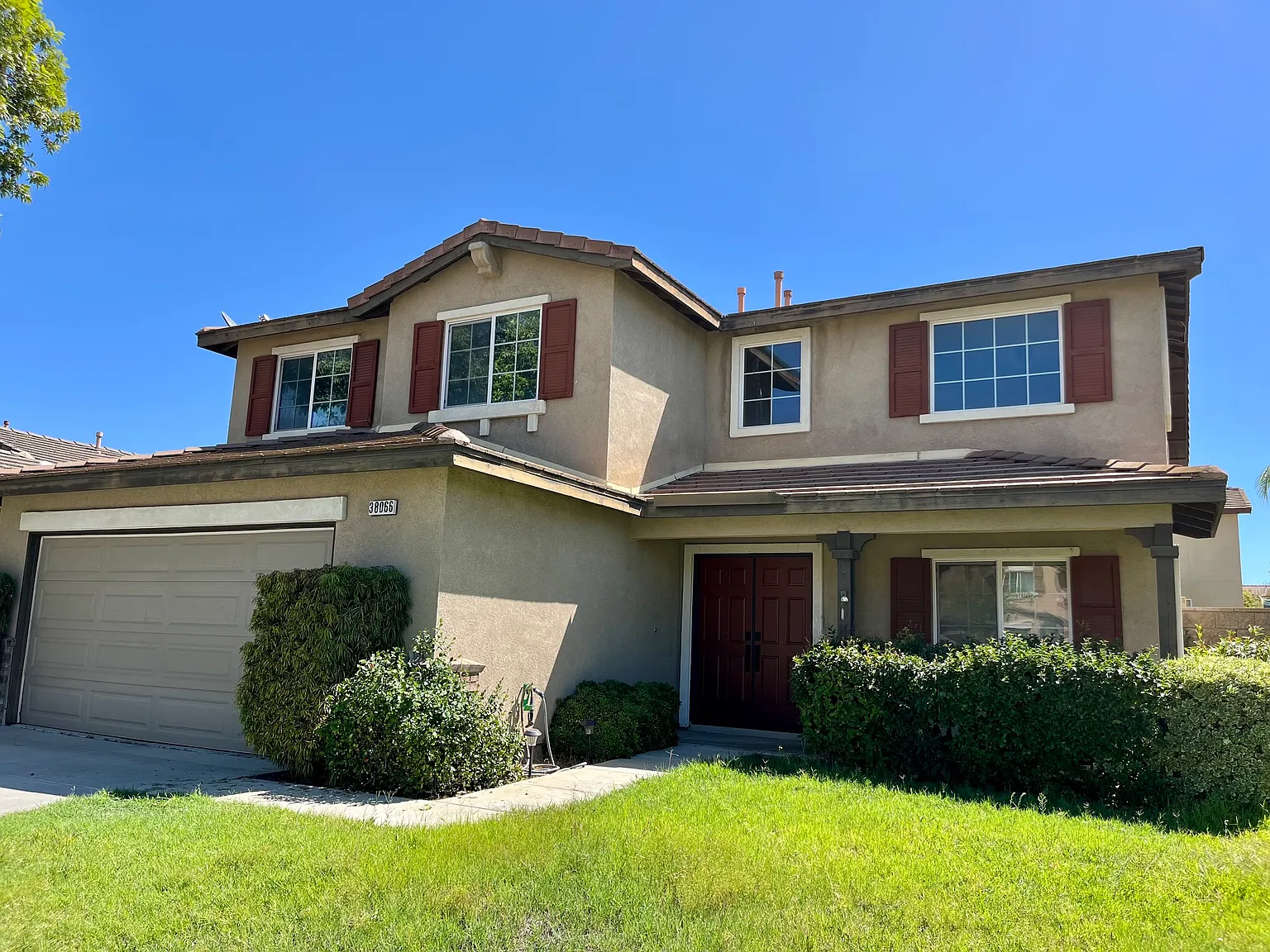 4 bed, 2916 sqft, $3,300 — Photo 2