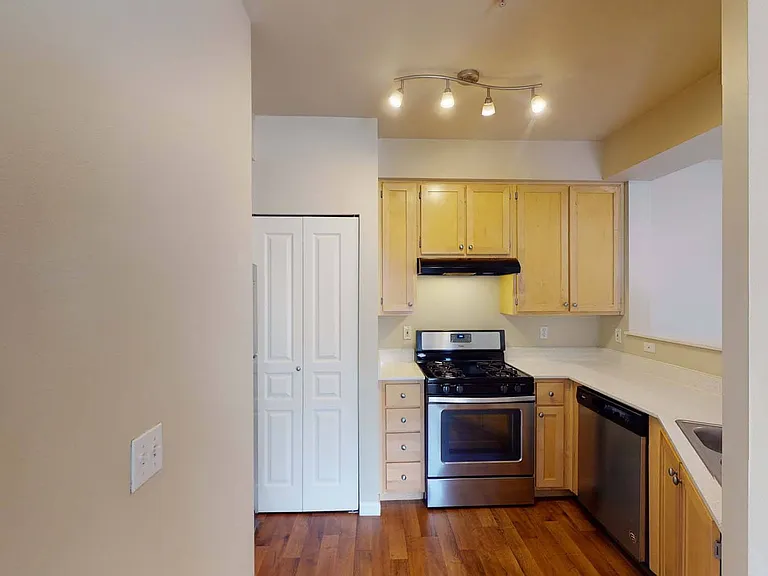 The Hawthorne Apartments — Photo 42