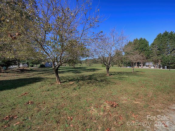 3rd image of 2520 Pinnacle Dr