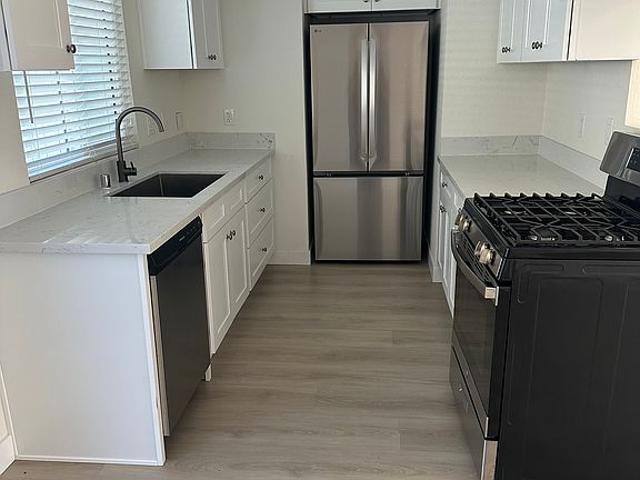 5th image of 217 W Carroll Ave