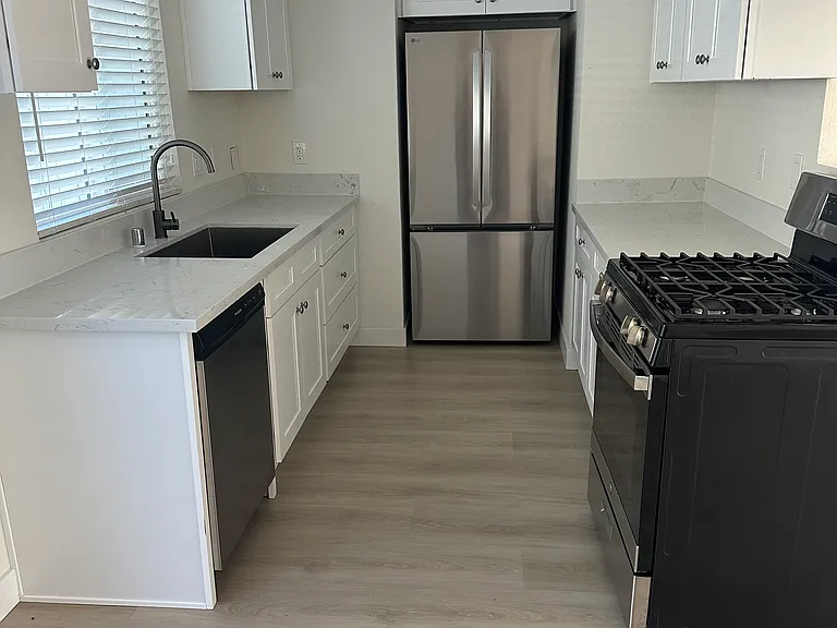 217 W Carroll Ave — Photo 5