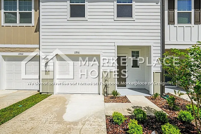 11916 Sylvia St — Photo 3