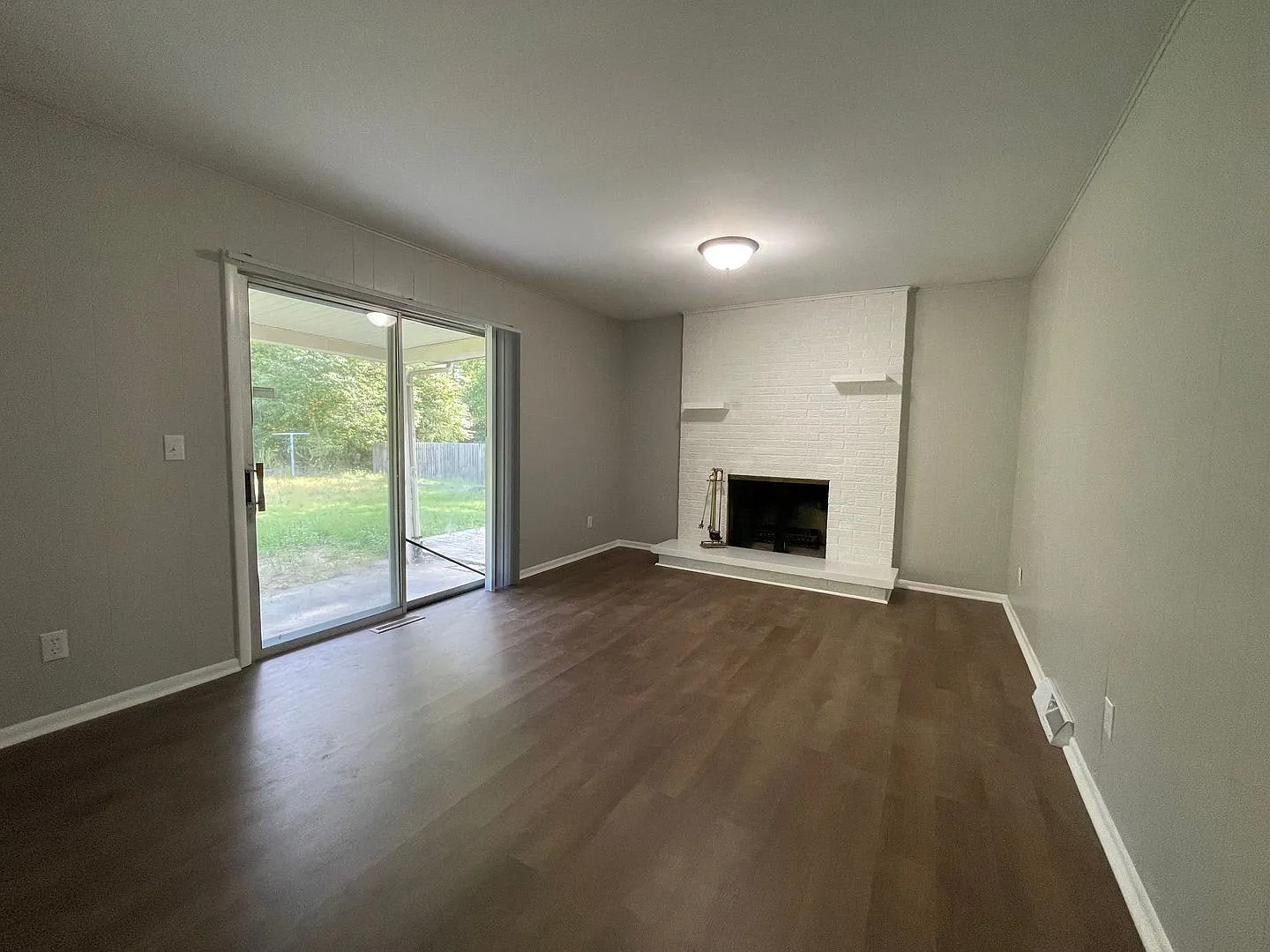 4 bed, 2.5 bath, 1820 sqft, $2,200 — Photo 3