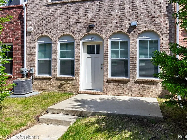 57 Kaprol Dr — Photo 3