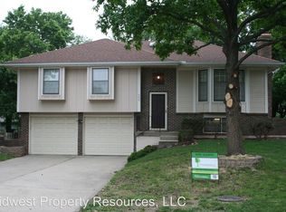 500 SE Brownfield Dr, Lees Summit, MO 64063