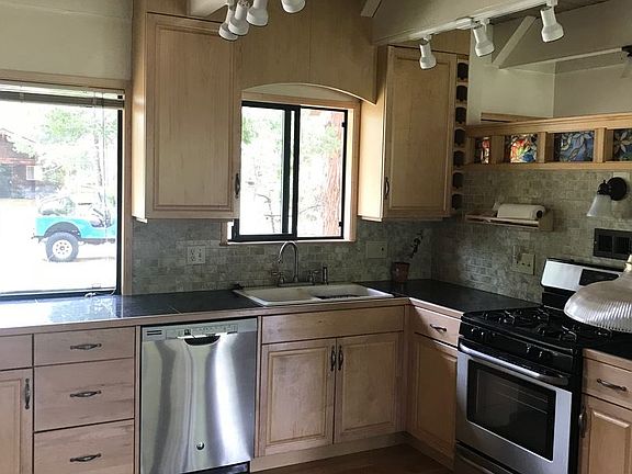 4th image of 1922 Bakersfield St