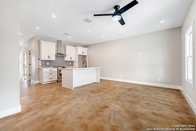 1910 E Houston St #4 — Photo 6