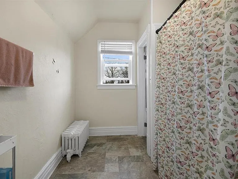1114 Wells St #1/2 — Photo 8
