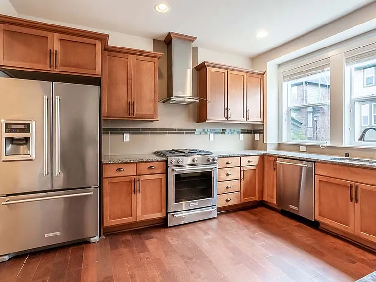 1371 Brooklyn Walk NE — Photo 3