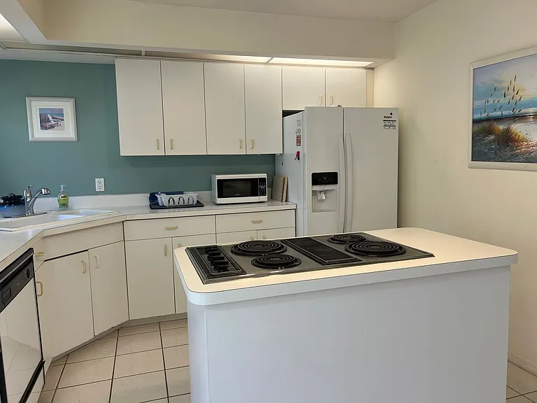 566 Clubside Cir — Photo 7