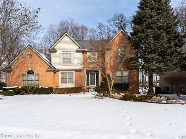 39502 Danielle Dr, Northville, MI 48167