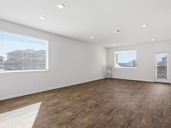 4th image of 801 Cade Cv