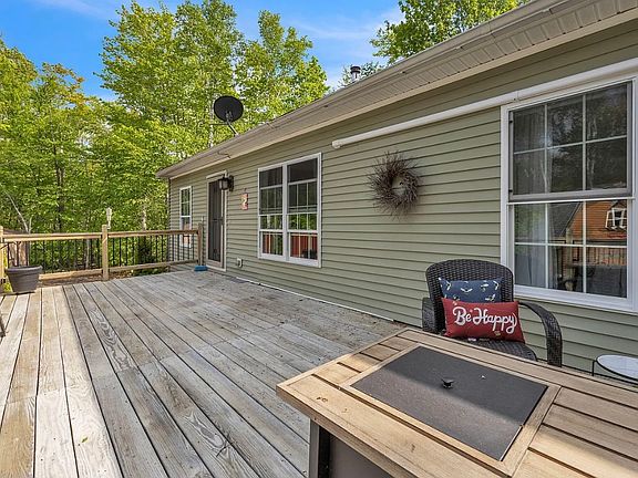 5th image of 393 Nicolin Rd