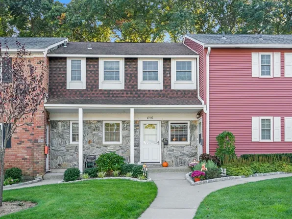 856 Village Drive #856, Hauppauge, NY 11788
