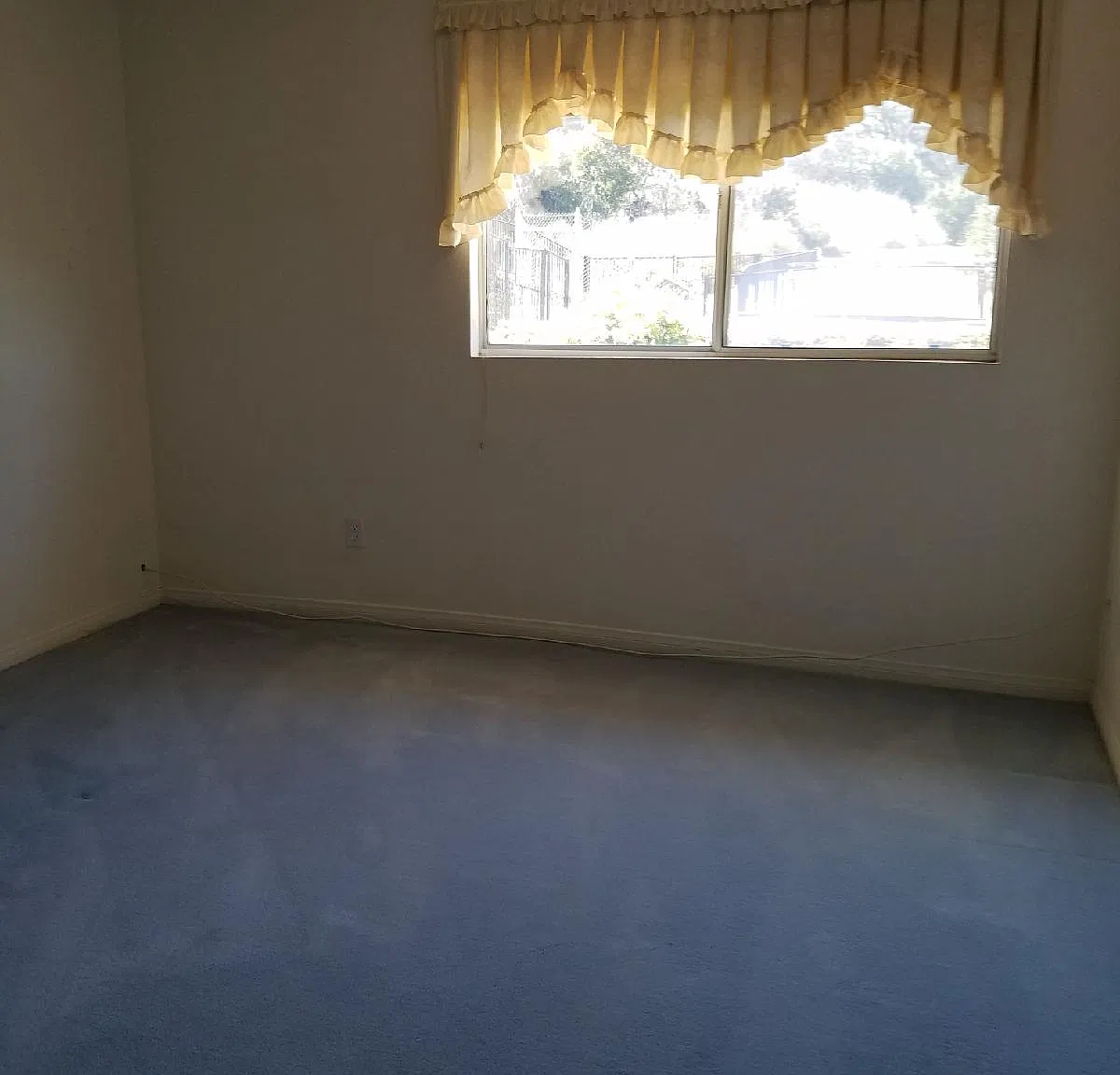 5 bed, 2.5 bath, 2978 sqft, $975 — Photo 3