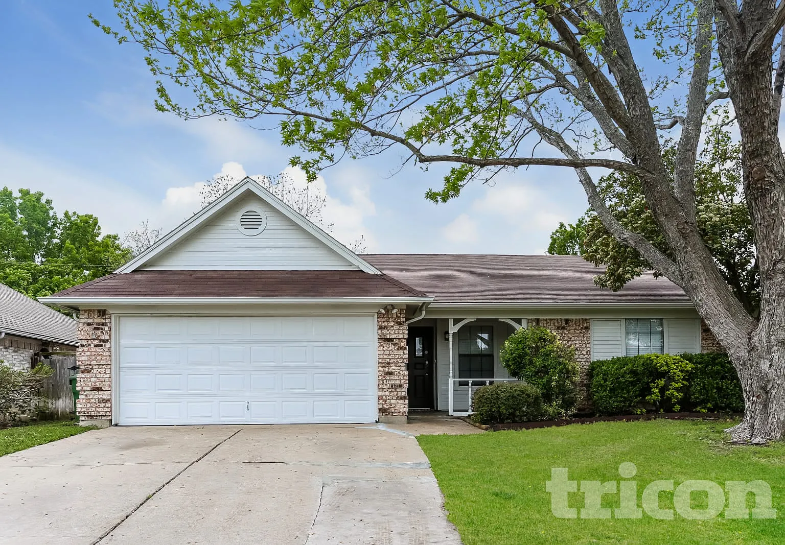 802 Wind Brooke Drive Arlington TX — Photo 1