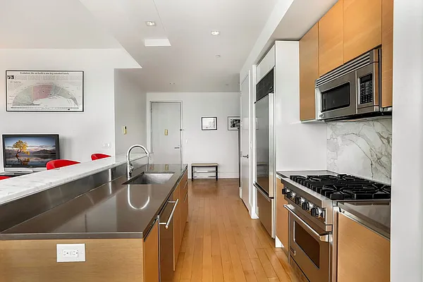 Sold by Redfin Real Estate | media 14