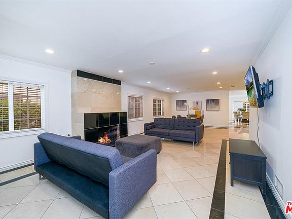 4th image of 1131 S Swall Dr #1