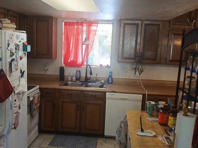 1908 S 140th Pl — Photo 3