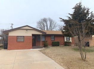 811 NW 1st St, Moore, OK 73160