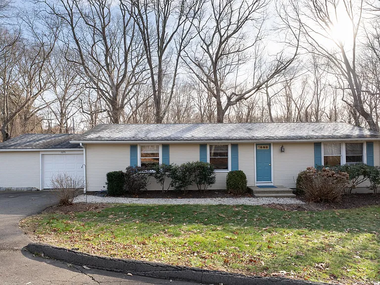 1091 Boston Post Rd — Photo 19