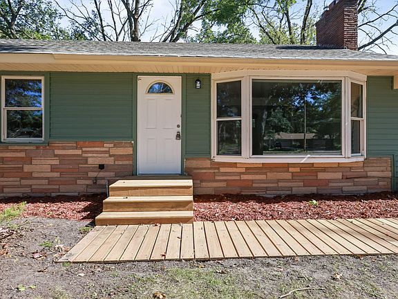 4th image of 3706 White Bear Ave
