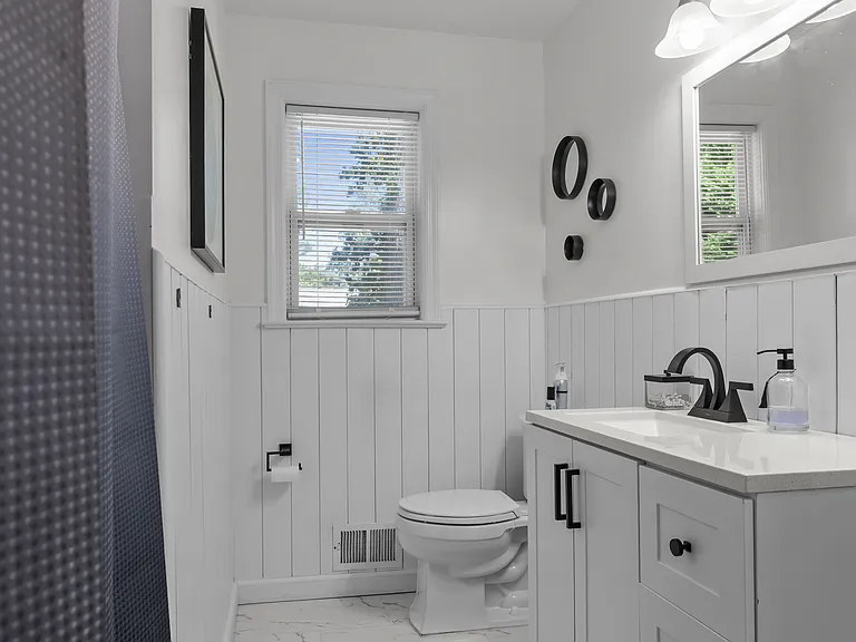 6176 Newark Ave — Photo 9