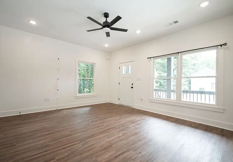 382 N Chase St — Photo 8