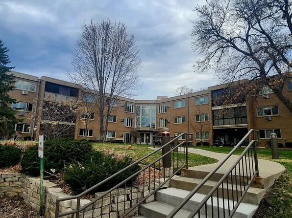 4360 Brookside Ct APT 118, Edina, MN 55436