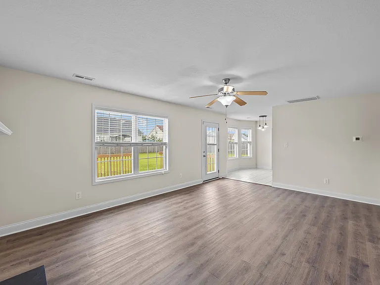 203 Macdonald Blvd — Photo 18