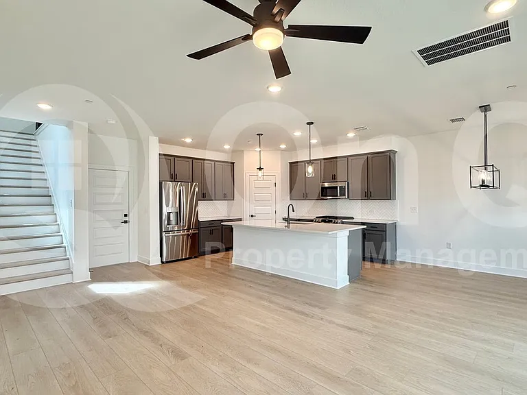 1016 Brickell Loop — Photo 9