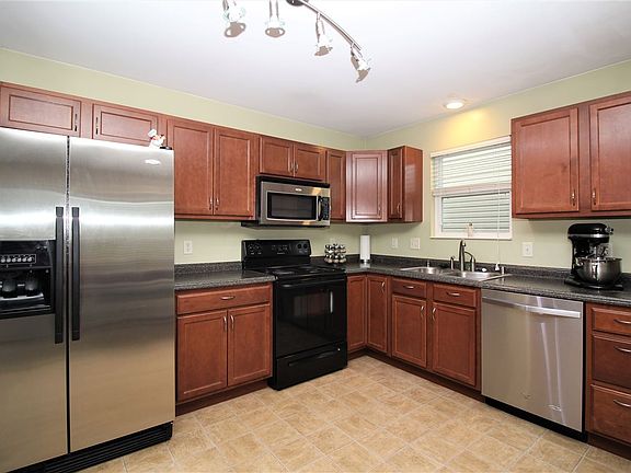 5th image of 451 Sunnybrook Dr