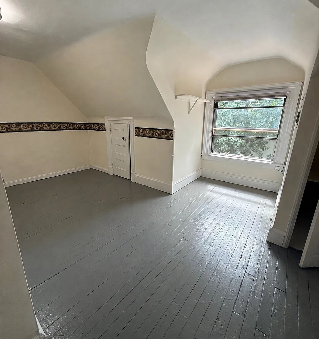 1718 Avenue K — Photo 4