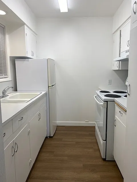 Building Photo - 2020 Center St NE #42