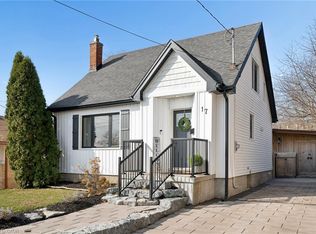 17 Barclay Ave, Kitchener, ON N2M 4B2