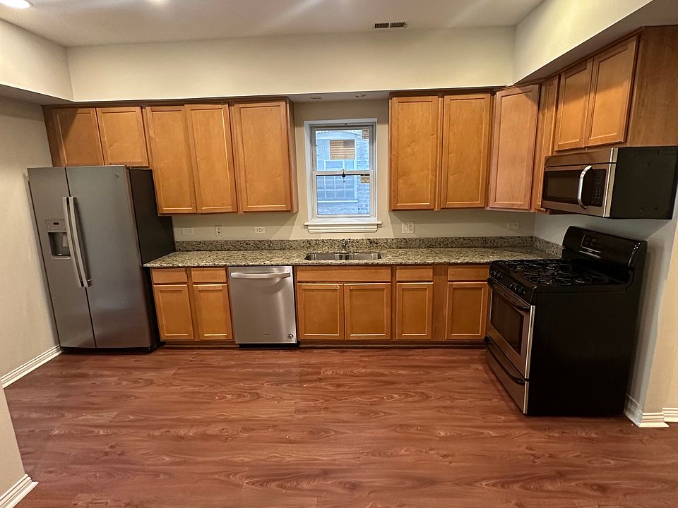 1st image of 4517 S Calumet Ave Floor 1