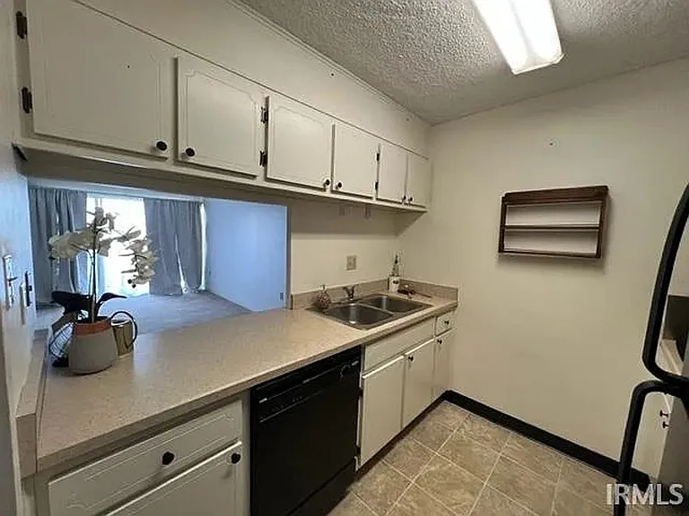 1100 Erie Ave #605 — Photo 12