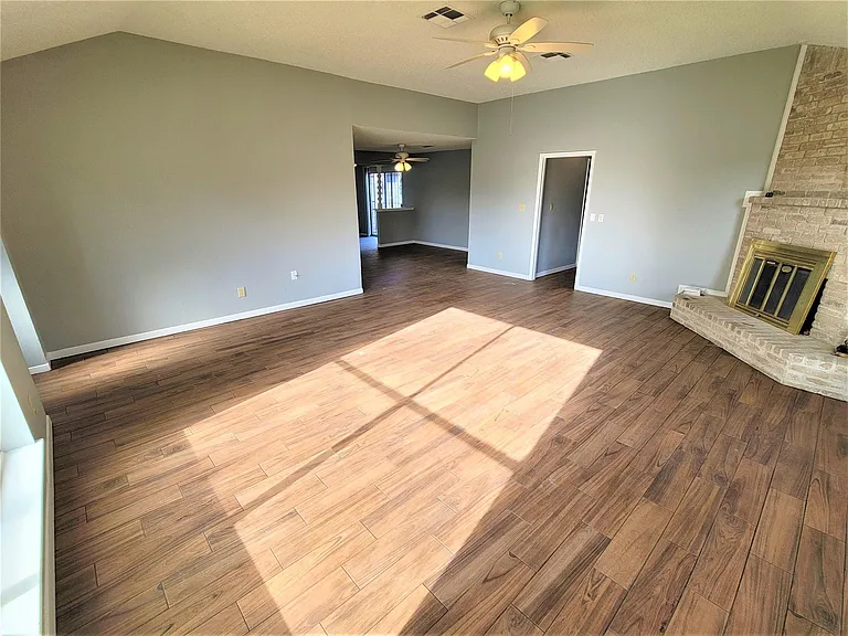 6102 Havendale Dr — Photo 3