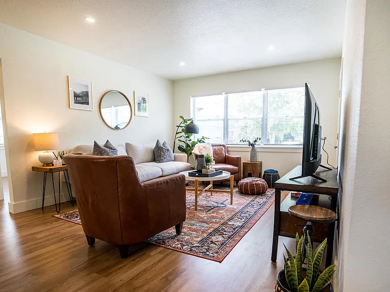2160 Riverside Ave #6 — Photo 6