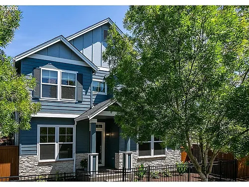 153 NE Porto Way Photo 1