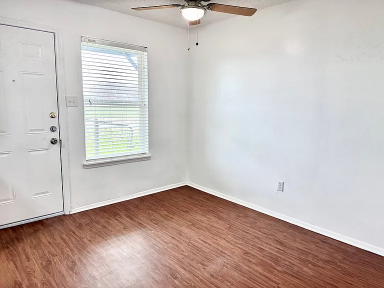 441 SW Thomas St #D — Photo 12