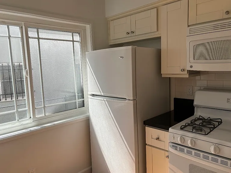 821 S Serrano Ave #4 — Photo 7