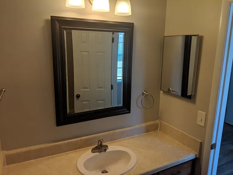 213 S Oak Ave — Photo 8