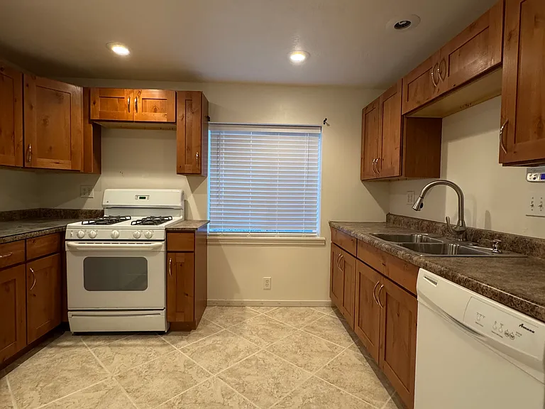 5037 W White Diamond Way — Photo 4