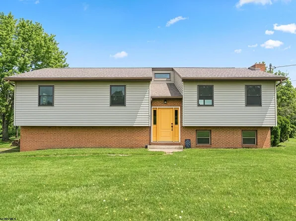97 Bowlby Hill Rd, Morgantown, WV 26501