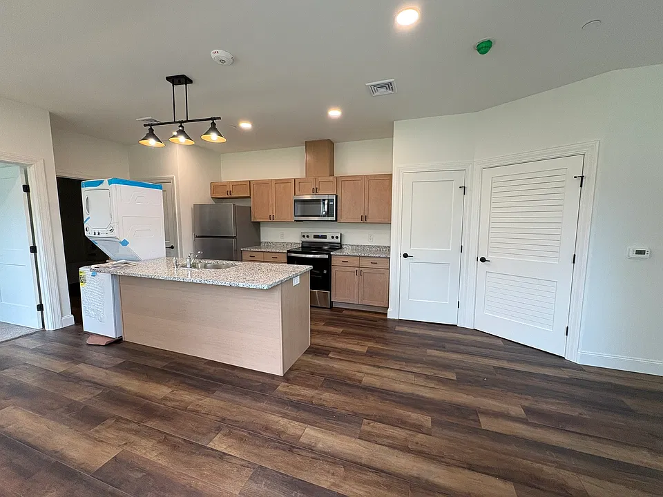 First Floor: 1 Bed, 1 Bath